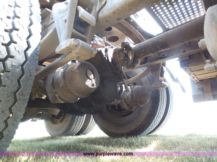 image for item K8367 1997 International 8200 semi truck