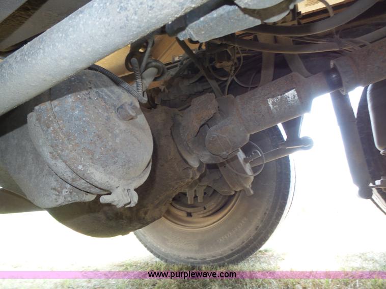 image for item K8367 1997 International 8200 semi truck