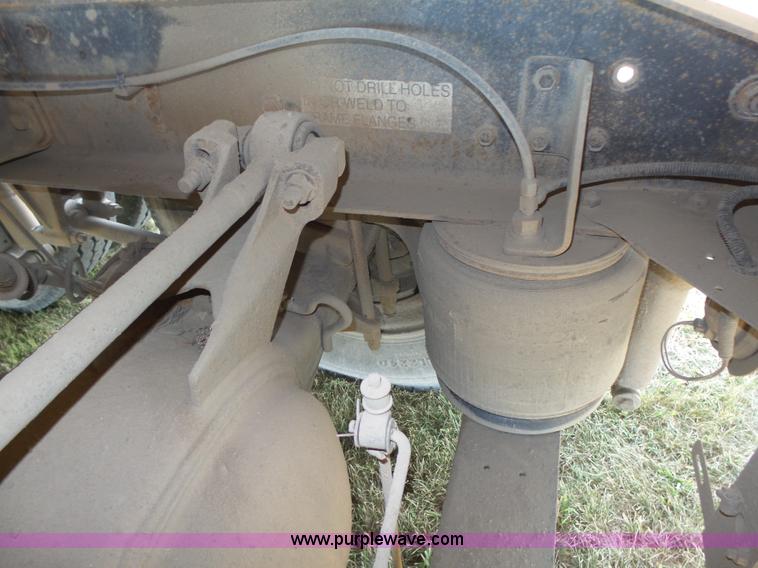 image for item K8367 1997 International 8200 semi truck