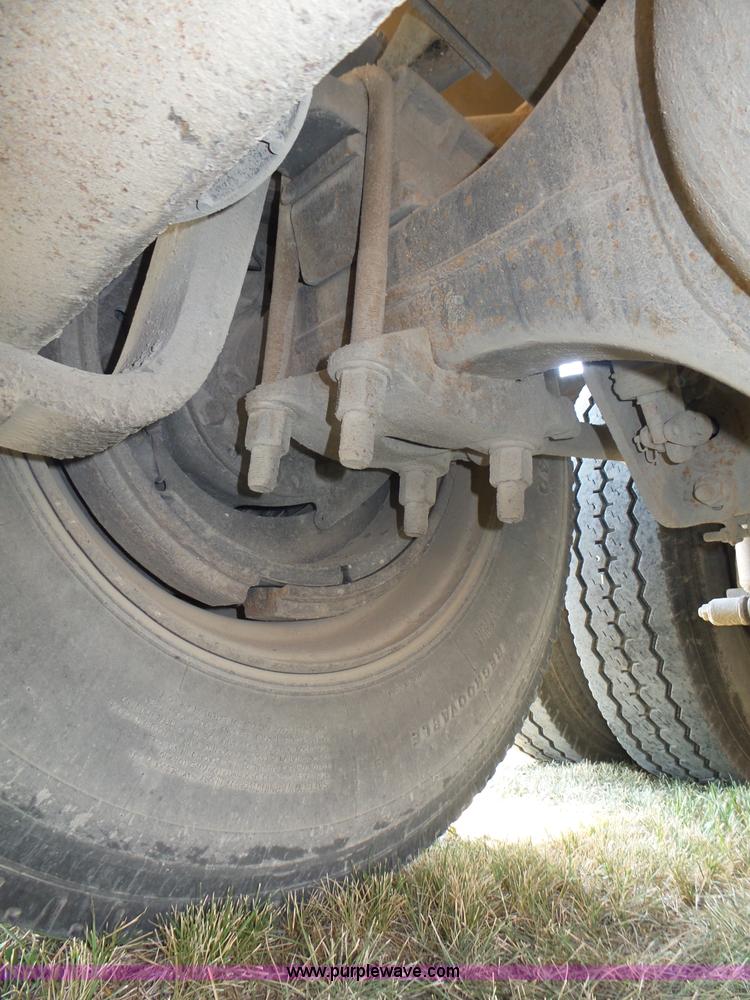 image for item K8367 1997 International 8200 semi truck