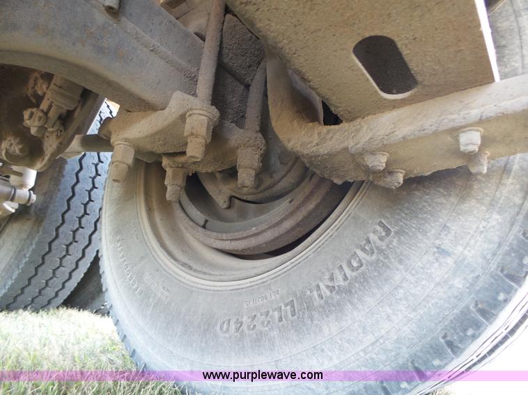 image for item K8367 1997 International 8200 semi truck