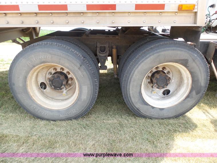 image for item K8367 1997 International 8200 semi truck