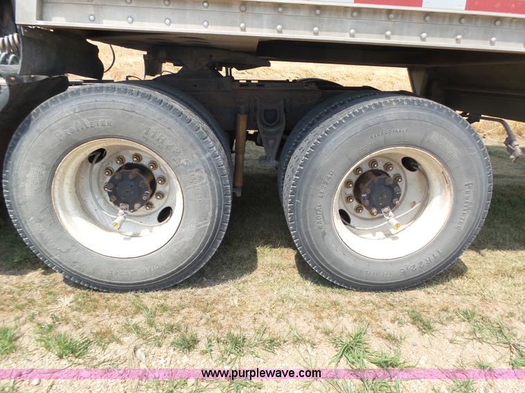 image for item K8367 1997 International 8200 semi truck