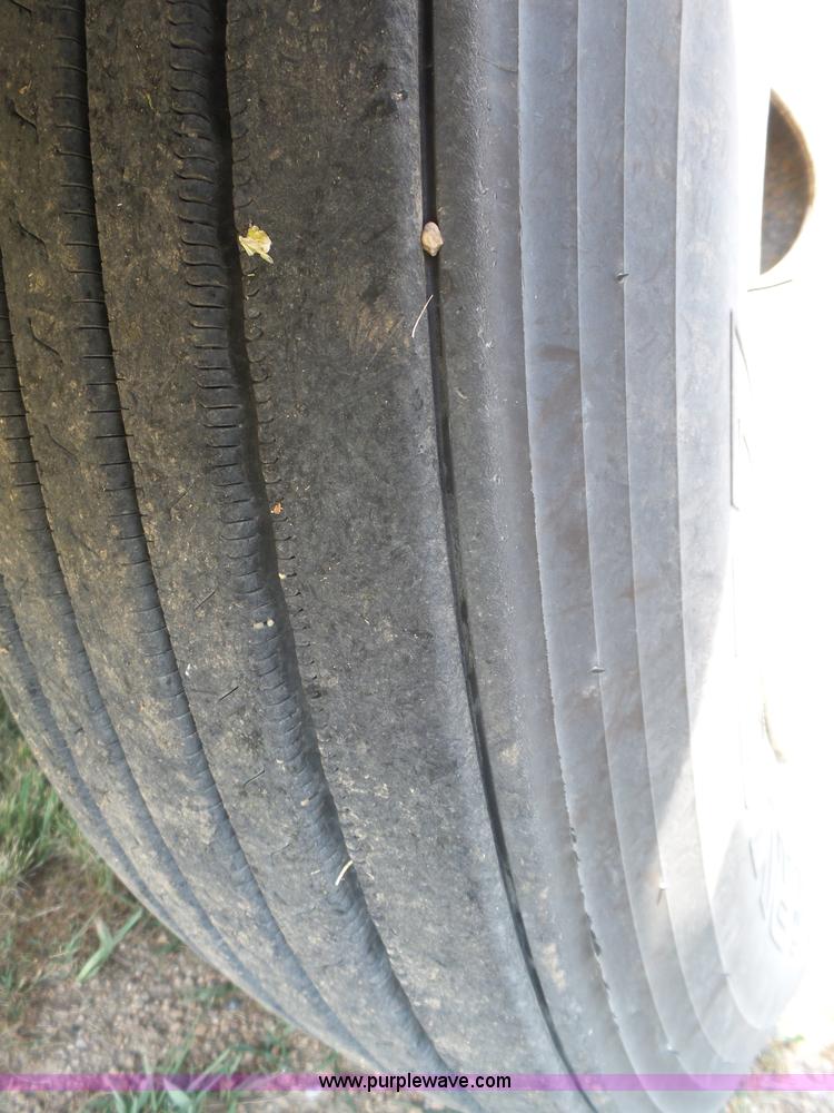 image for item K8367 1997 International 8200 semi truck