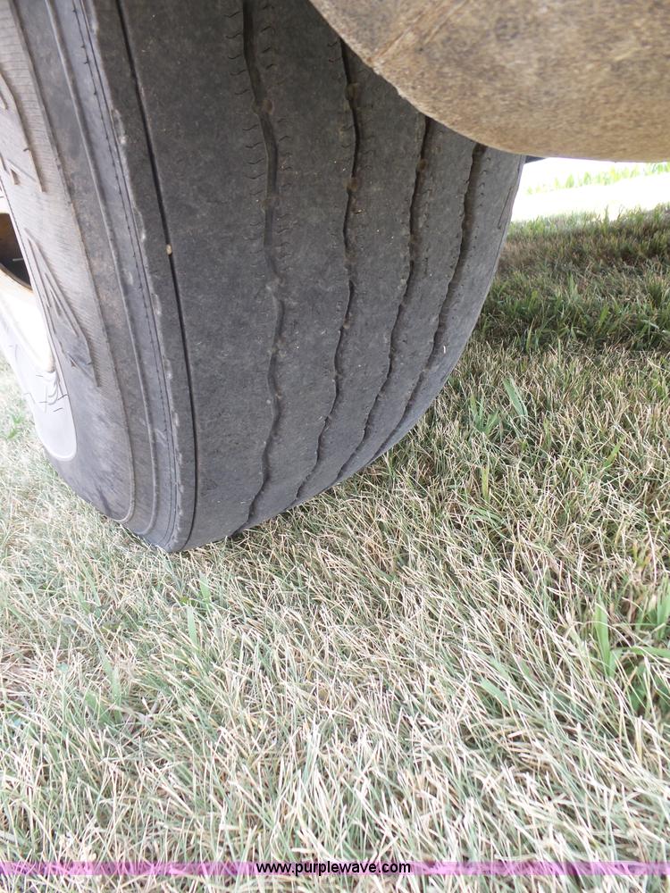 image for item K8367 1997 International 8200 semi truck