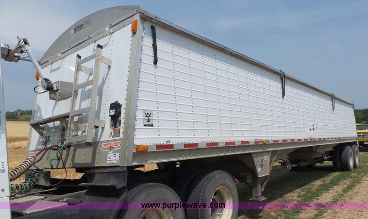 image for item K8368 2007 Wilson DWH-5000 double hopper grain trailer