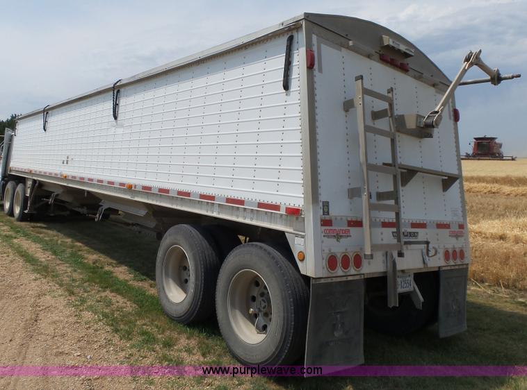 image for item K8368 2007 Wilson DWH-5000 double hopper grain trailer