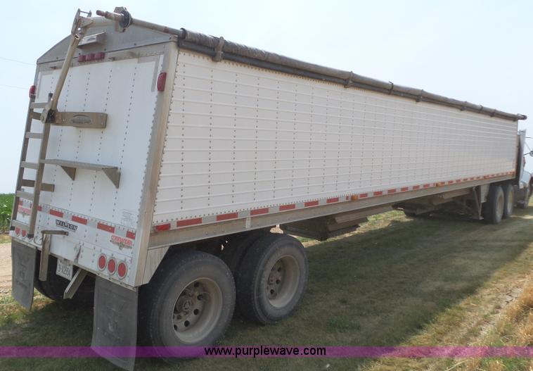 image for item K8368 2007 Wilson DWH-5000 double hopper grain trailer