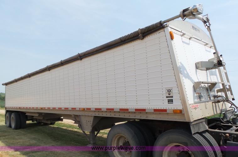 image for item K8368 2007 Wilson DWH-5000 double hopper grain trailer