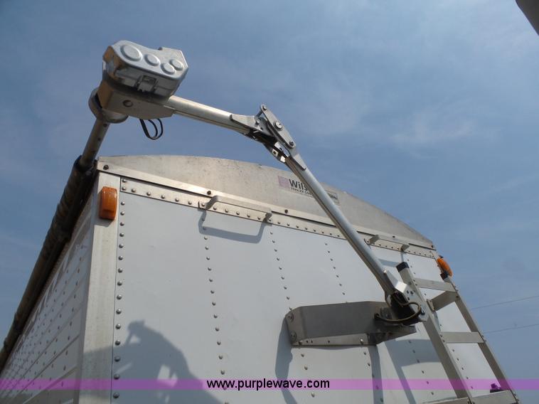 image for item K8368 2007 Wilson DWH-5000 double hopper grain trailer
