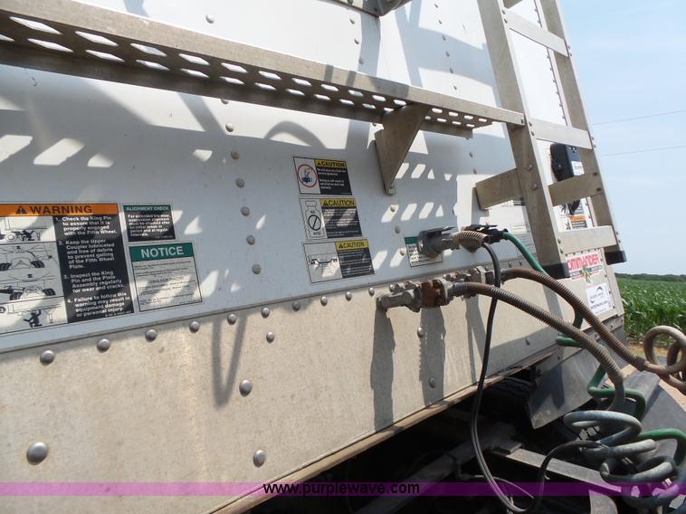 image for item K8368 2007 Wilson DWH-5000 double hopper grain trailer