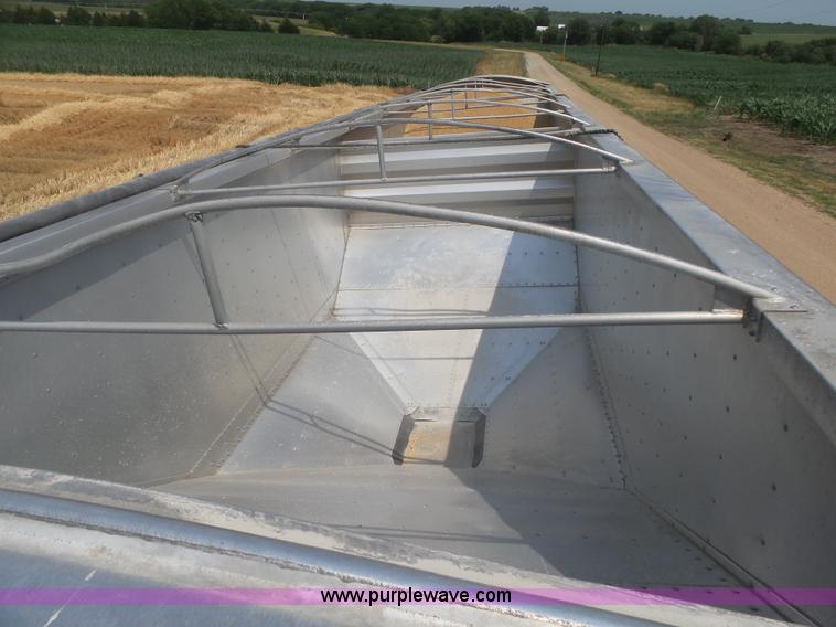 image for item K8368 2007 Wilson DWH-5000 double hopper grain trailer