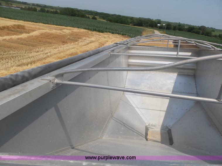 image for item K8368 2007 Wilson DWH-5000 double hopper grain trailer