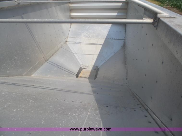 image for item K8368 2007 Wilson DWH-5000 double hopper grain trailer