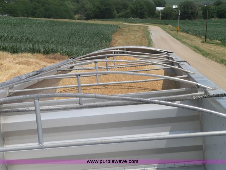 image for item K8368 2007 Wilson DWH-5000 double hopper grain trailer