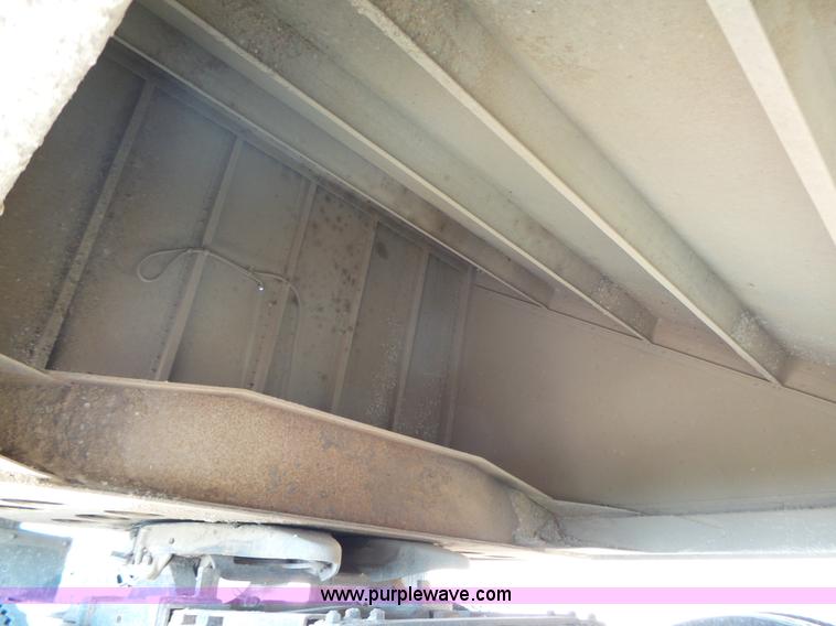 image for item K8368 2007 Wilson DWH-5000 double hopper grain trailer