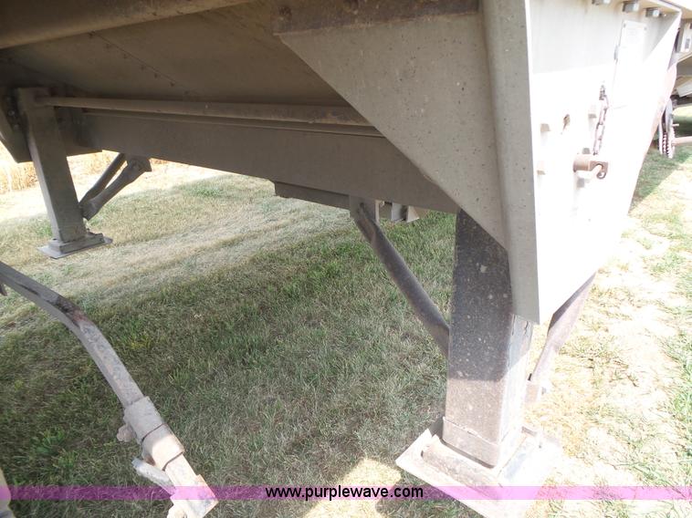 image for item K8368 2007 Wilson DWH-5000 double hopper grain trailer