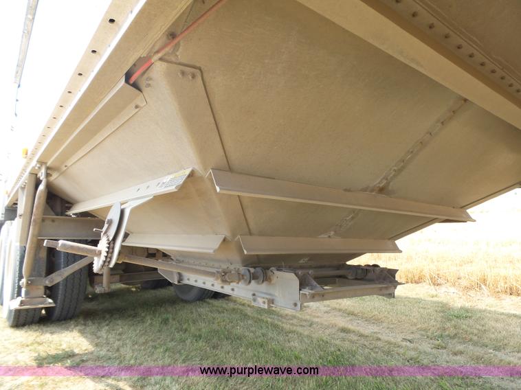 image for item K8368 2007 Wilson DWH-5000 double hopper grain trailer