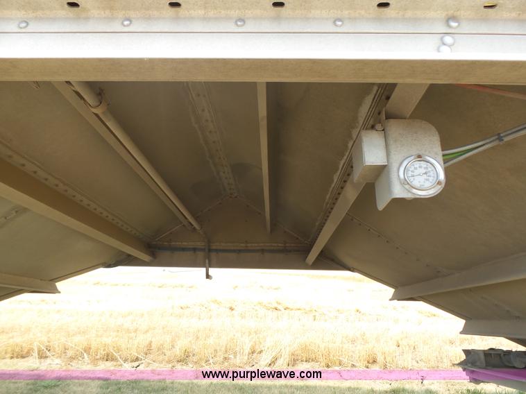 image for item K8368 2007 Wilson DWH-5000 double hopper grain trailer