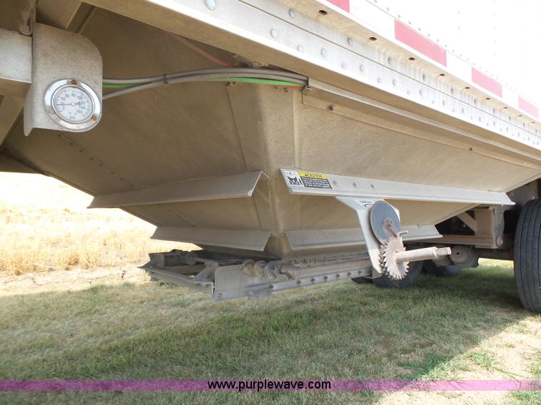 image for item K8368 2007 Wilson DWH-5000 double hopper grain trailer