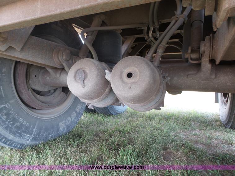 image for item K8368 2007 Wilson DWH-5000 double hopper grain trailer