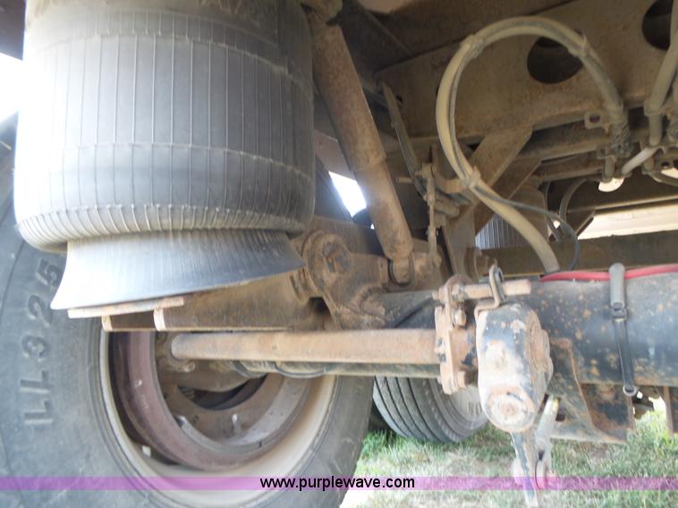 image for item K8368 2007 Wilson DWH-5000 double hopper grain trailer