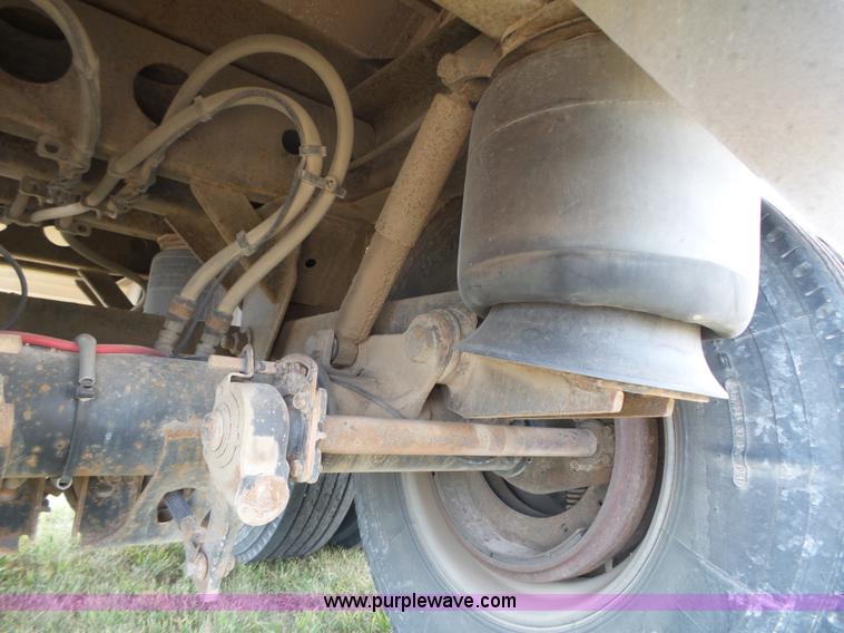 image for item K8368 2007 Wilson DWH-5000 double hopper grain trailer