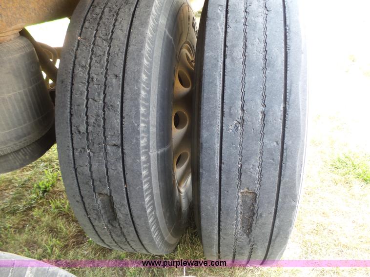 image for item K8368 2007 Wilson DWH-5000 double hopper grain trailer