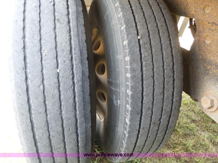 image for item K8368 2007 Wilson DWH-5000 double hopper grain trailer