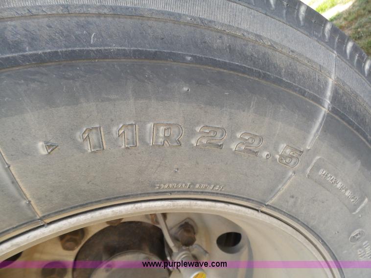 image for item K8368 2007 Wilson DWH-5000 double hopper grain trailer