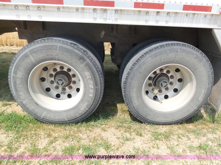 image for item K8368 2007 Wilson DWH-5000 double hopper grain trailer