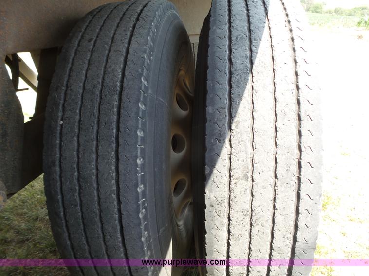 image for item K8368 2007 Wilson DWH-5000 double hopper grain trailer