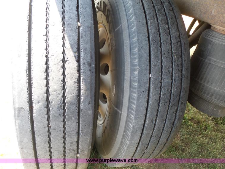 image for item K8368 2007 Wilson DWH-5000 double hopper grain trailer