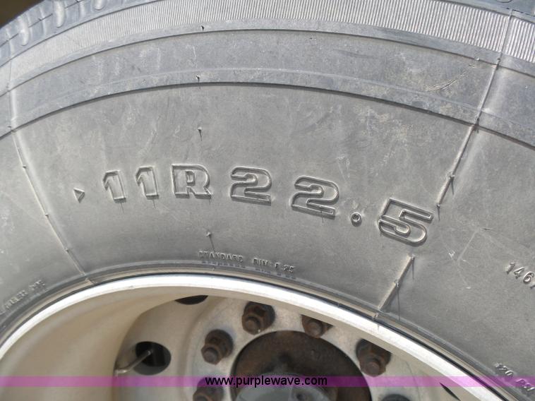 image for item K8368 2007 Wilson DWH-5000 double hopper grain trailer