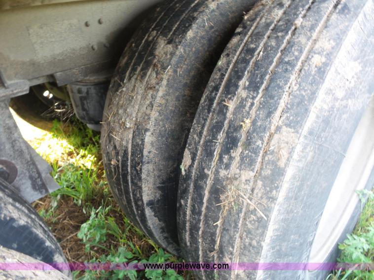 image for item L2880 2008 Wilson PSDCL-408P livestock trailer