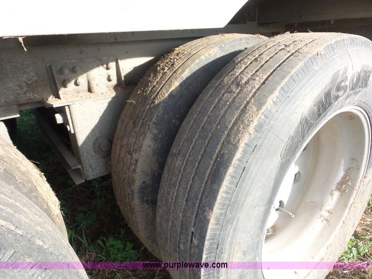 image for item L2880 2008 Wilson PSDCL-408P livestock trailer