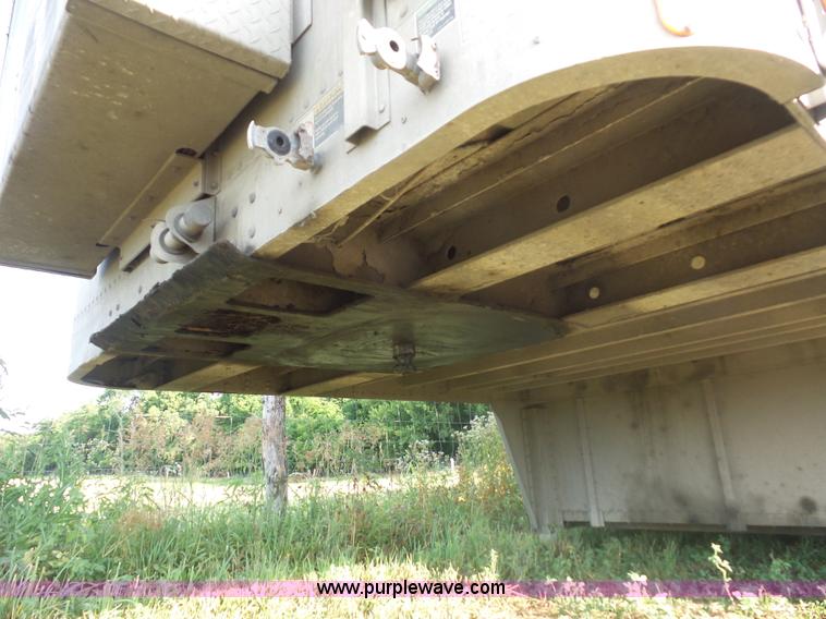 image for item L2880 2008 Wilson PSDCL-408P livestock trailer