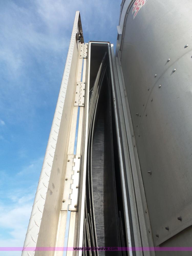 image for item L2880 2008 Wilson PSDCL-408P livestock trailer