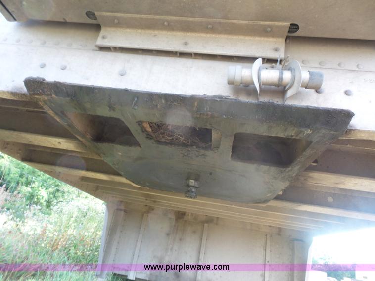 image for item L2880 2008 Wilson PSDCL-408P livestock trailer