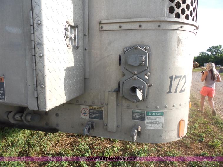 image for item L2880 2008 Wilson PSDCL-408P livestock trailer