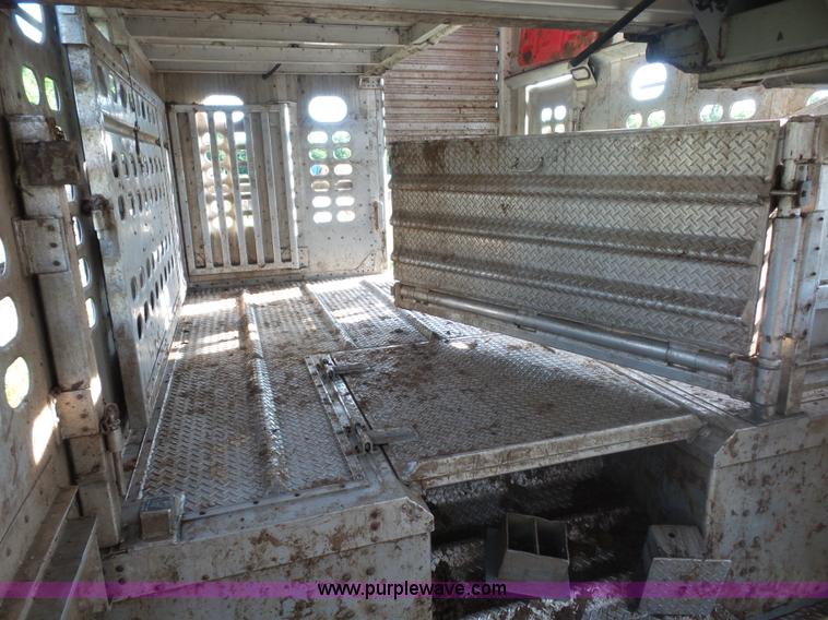 image for item L2880 2008 Wilson PSDCL-408P livestock trailer