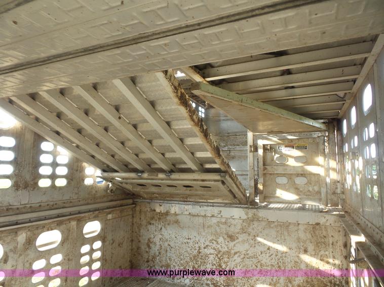 image for item L2880 2008 Wilson PSDCL-408P livestock trailer