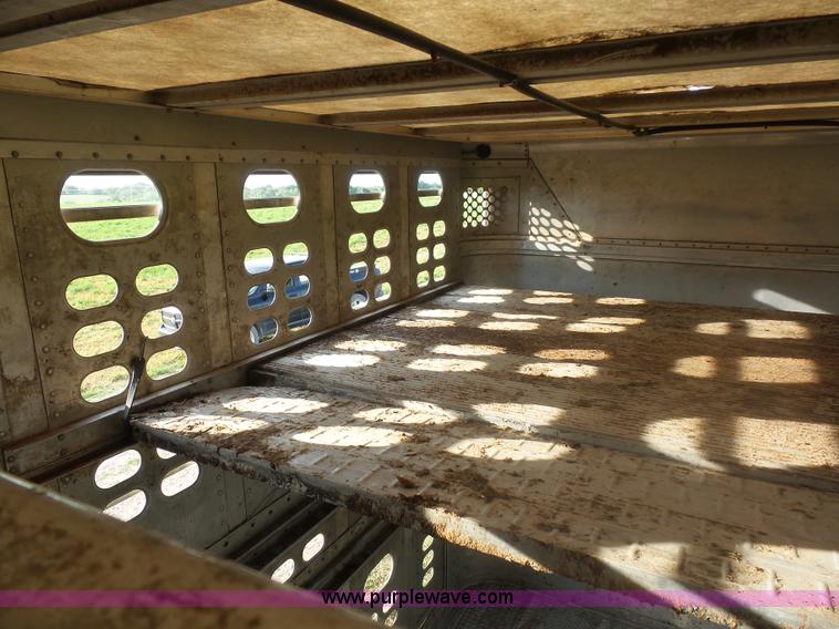 image for item L2880 2008 Wilson PSDCL-408P livestock trailer