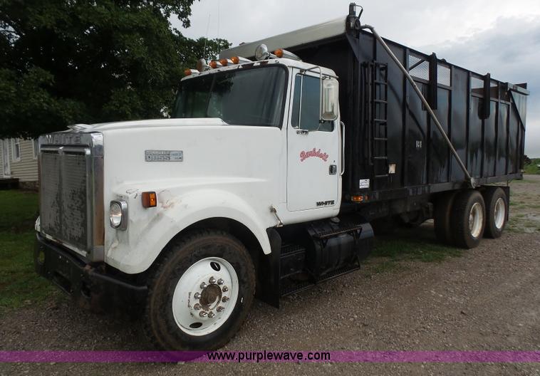 image for item L4836 1978 White Road Boss 2 silage/grain truck