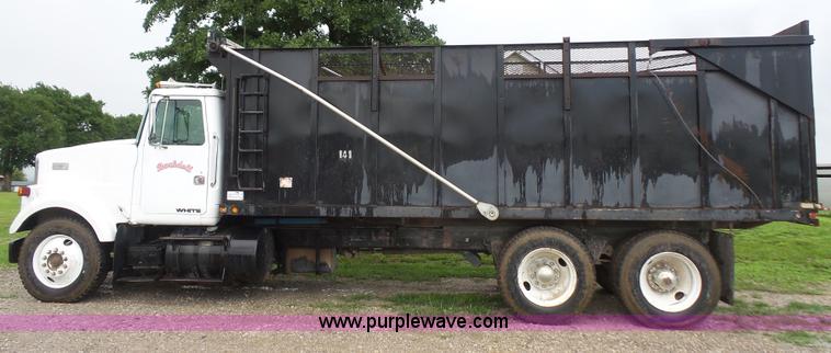 image for item L4836 1978 White Road Boss 2 silage/grain truck