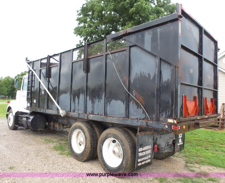 image for item L4836 1978 White Road Boss 2 silage/grain truck