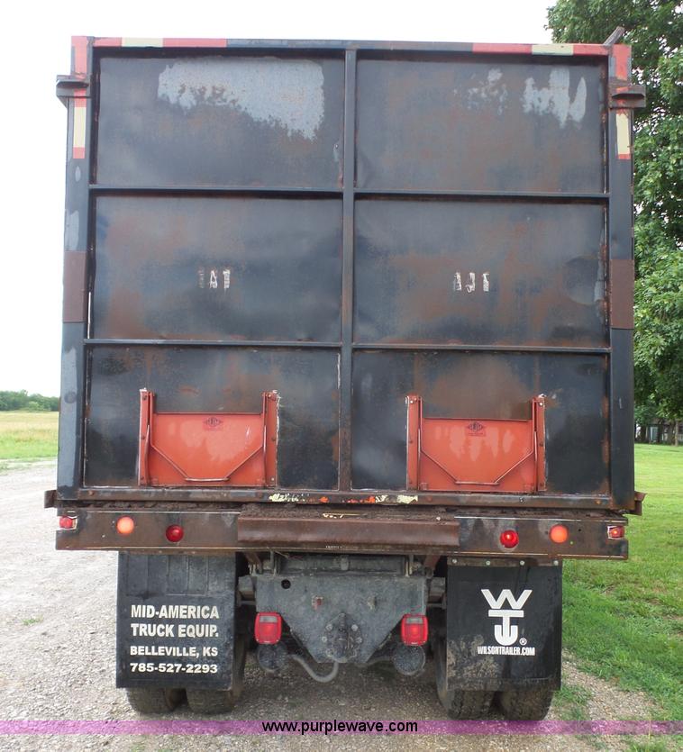 image for item L4836 1978 White Road Boss 2 silage/grain truck