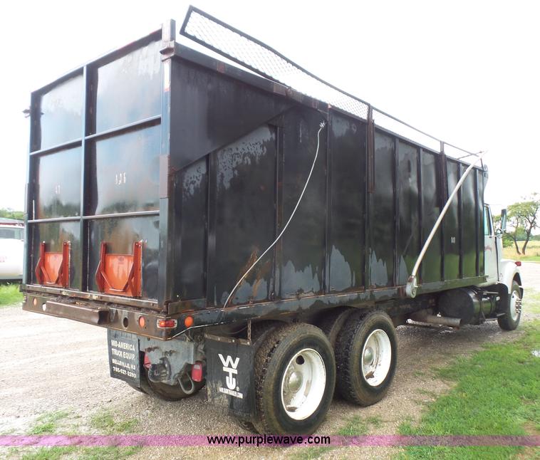 image for item L4836 1978 White Road Boss 2 silage/grain truck