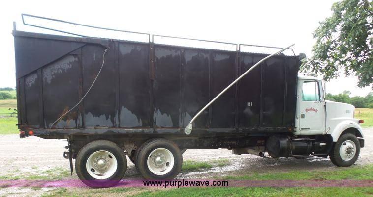 image for item L4836 1978 White Road Boss 2 silage/grain truck