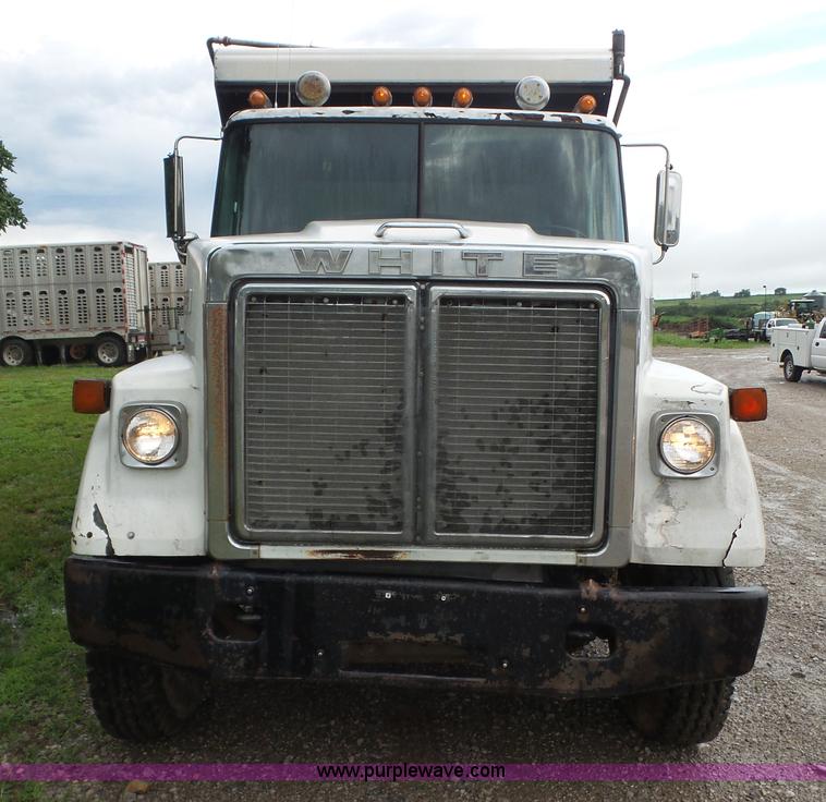 image for item L4836 1978 White Road Boss 2 silage/grain truck